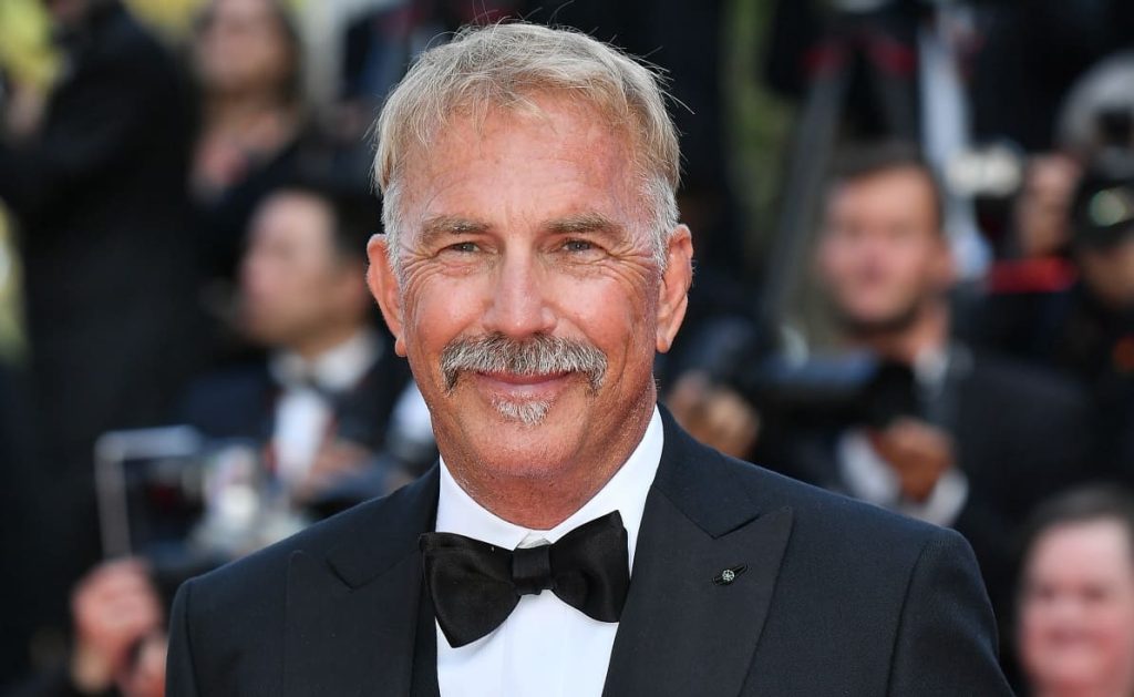 La curiosa confesión que el príncipe William hizo a Kevin Costner