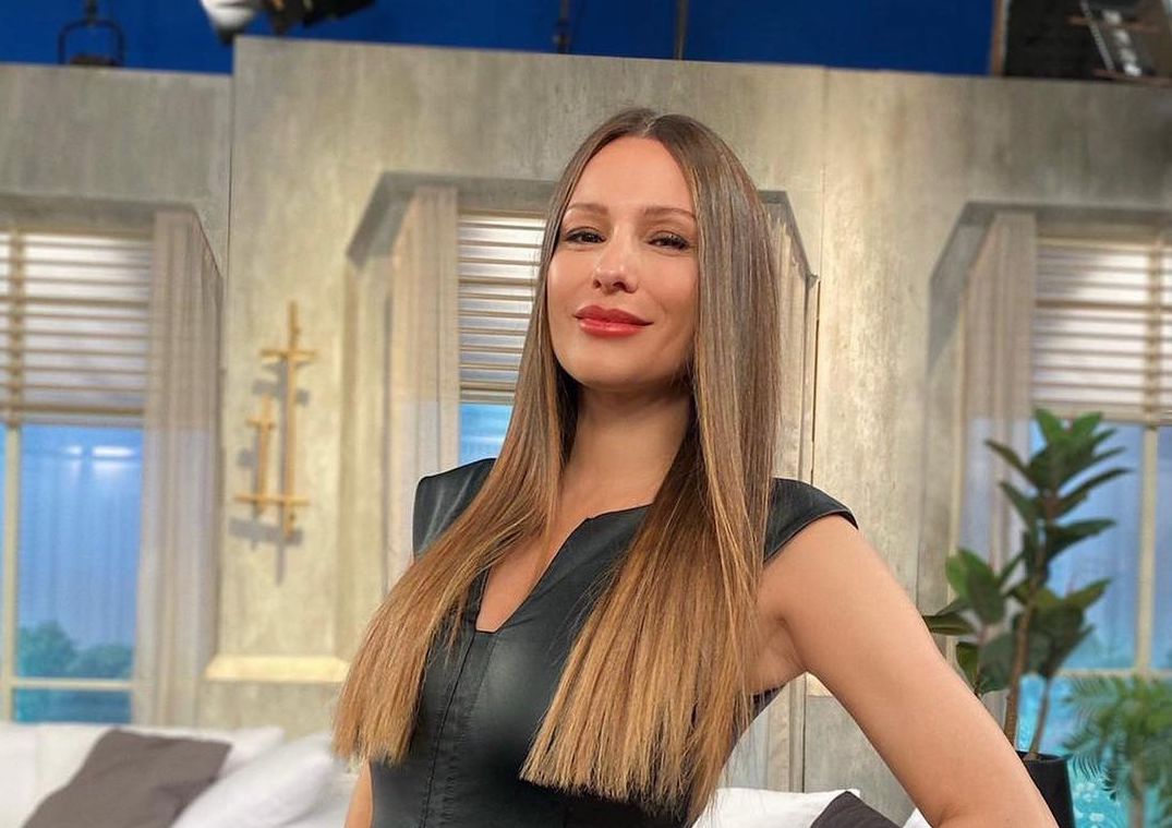 El espectacular total black de Pampita a sus 5 meses de embarazo