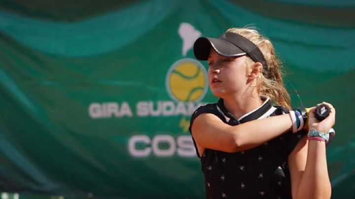 Martina Pavissich, la tenista chilena de 15 años que la rompe en Sudamérica