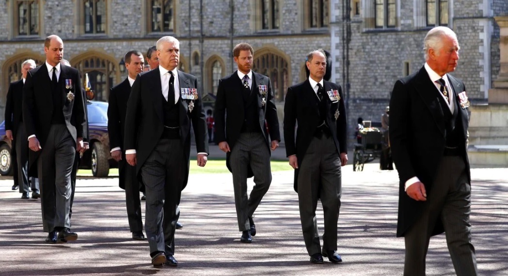 La familia real británica da su último adiós al príncipe Felipe