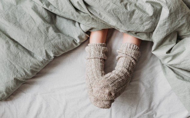 La ciencia lo dice: Dormir con calcetines es saludable