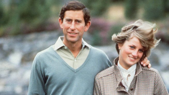 Príncipe Carlos fue interrogado por la muerte de Diana