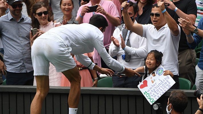 El noble gesto de Djokovic con una niña tras ganar Wimbledon