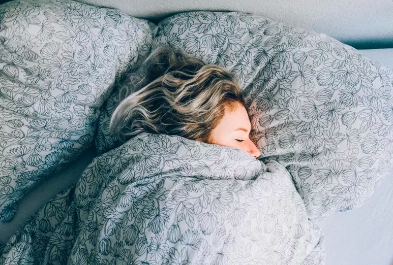 El truco para dormir mejor que es tan simple que te sorprenderá