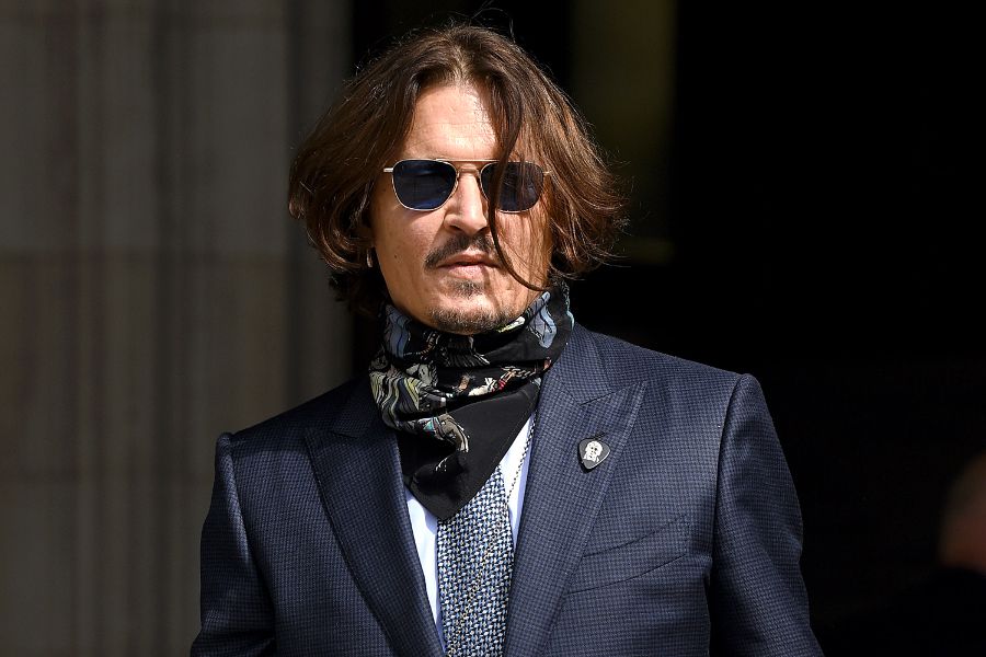 Johnny Depp recibe premio por su trayectoria y es duramente cuestionado