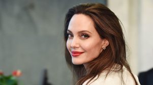 Angelina Jolie contrata a su hija de 15 años como asistente