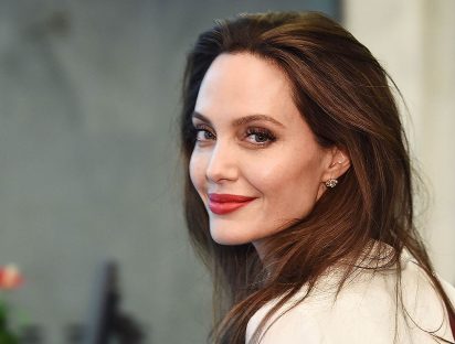 Angelina Jolie contrata a su hija de 15 años como asistente