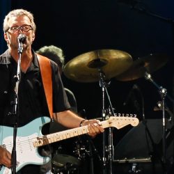 Lanzan vinilo a Eric Clapton y concierto termina sin bis