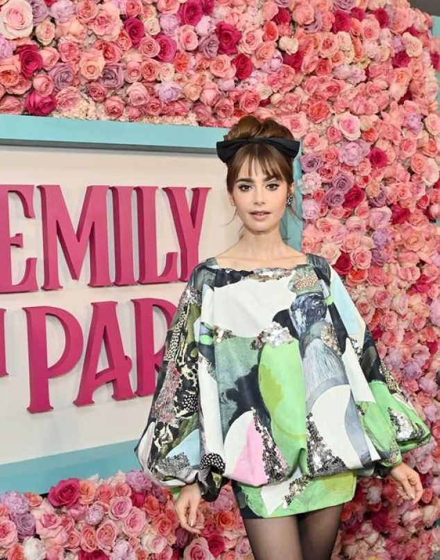 ¡Atómica! Lily Collins deslumbra en el lanzamiento de la nueva temporada de “Emily in Paris”