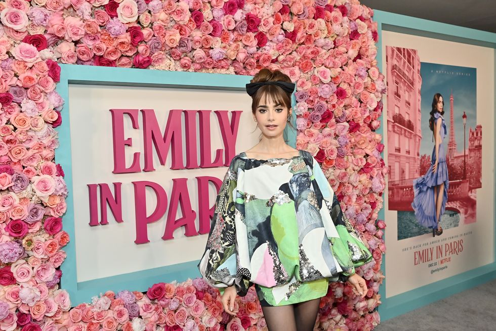 ¡Atómica! Lily Collins deslumbra en el lanzamiento de la nueva temporada de “Emily in Paris”