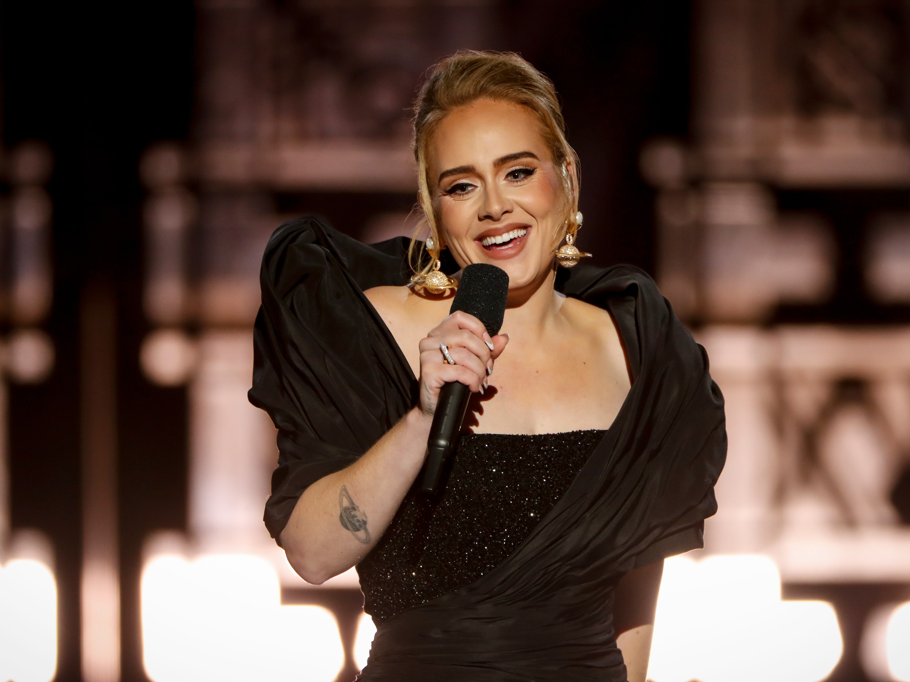 Entre lágrimas, Adele cancela gira de conciertos en Las Vegas por la variante Ómicron