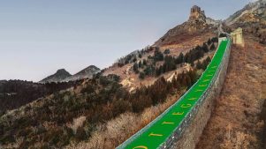 El verde de Bottega Veneta se toma la Gran Muralla china