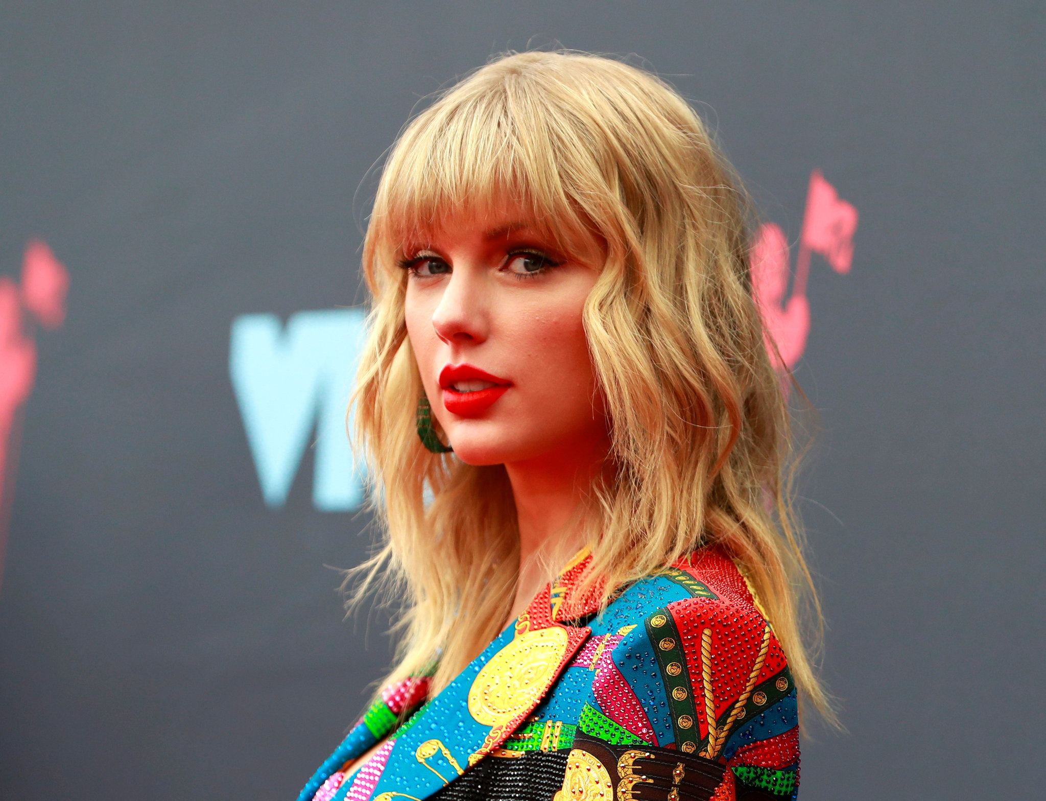 ¿Por qué es un deporte habitual entre los famosos el odiar a Taylor Swift?