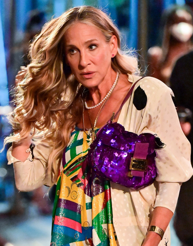 Locura por el bolso Fendi que lleva Carrie en “And Just Like That”… ¡y que aún no sale a la venta!