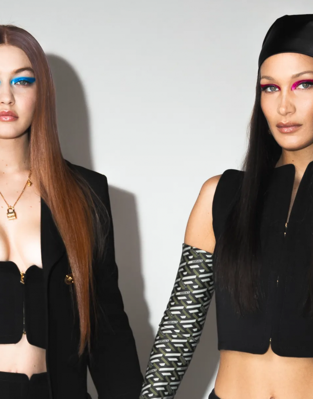 Gigi y Bella Hadid recrean campaña de Claudia Schiffer para Versace