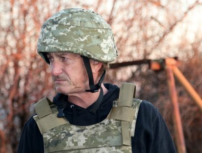 Sean Penn rueda un documental en Ucrania: “Ha venido a contarle al mundo la verdad”