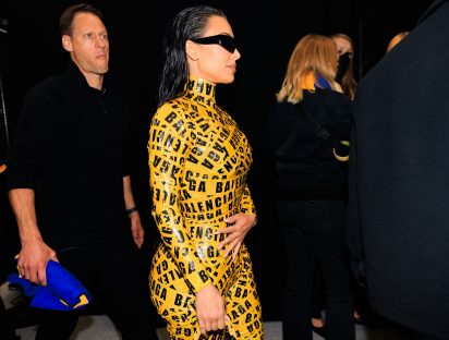 Kim Kardashian impacta con uno de sus looks más extravagantes hasta ahora