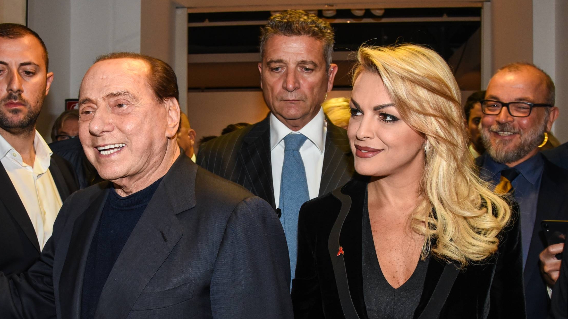 Así fue la boda simbólica de Silvio Berlusconi con su joven novia