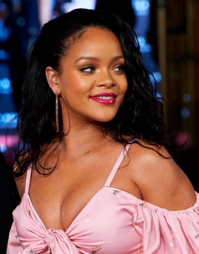 Rihanna se une a la lista de los vestidos transparentes más icónicos con su último look