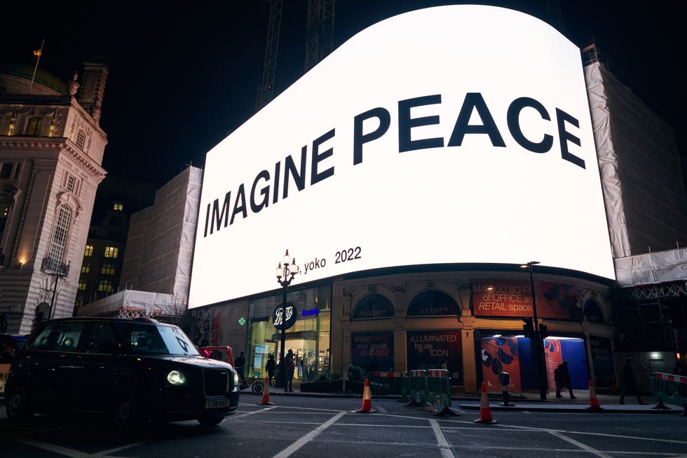 “Imagine Peace”: el mensaje pacifista de Yoko Ono que se proyecta en las grandes pantallas del mundo