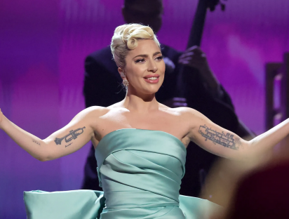 Lady Gaga se lució en los Grammys con diseño de su hermana