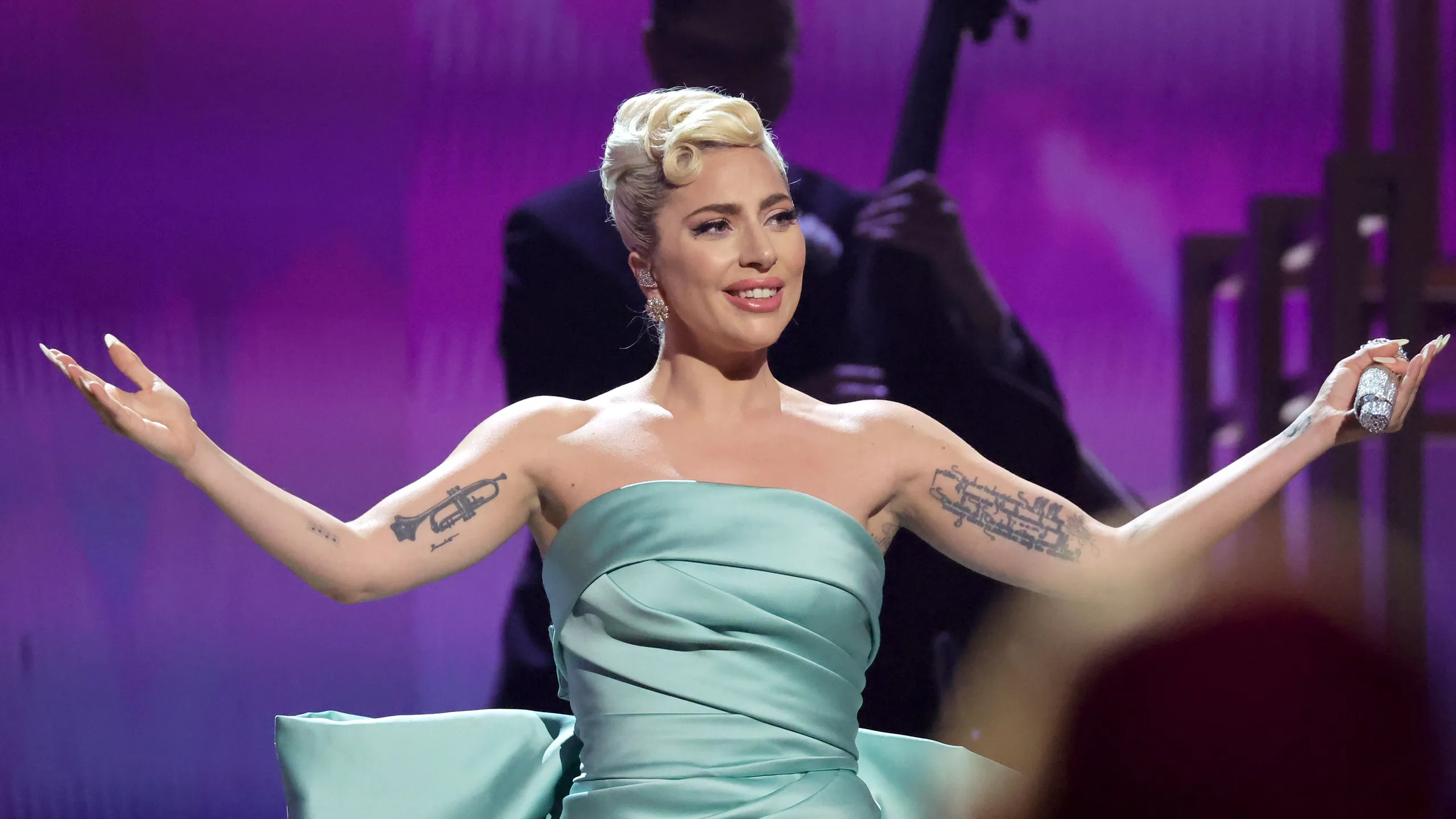 Lady Gaga se lució en los Grammys con diseño de su hermana