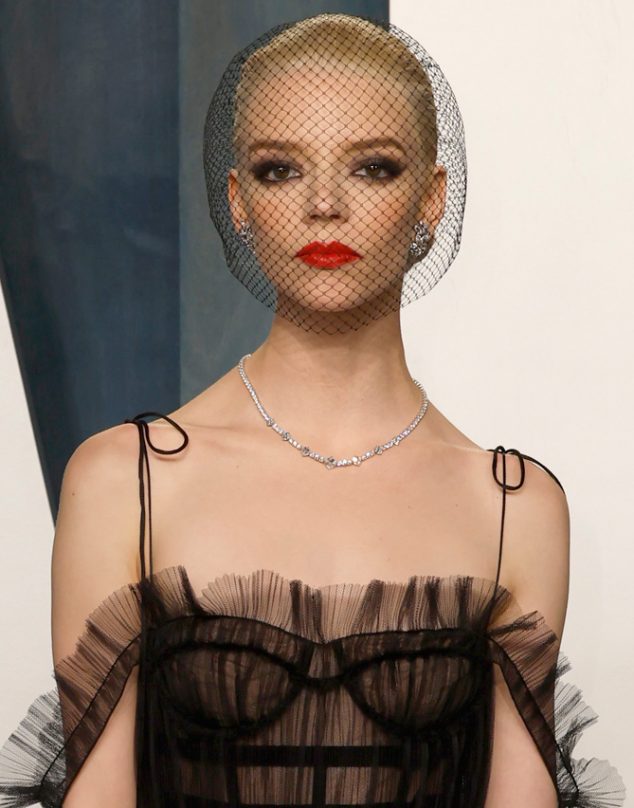 Anya Taylor-Joy hace debut oficial con su novio en la alfombra roja