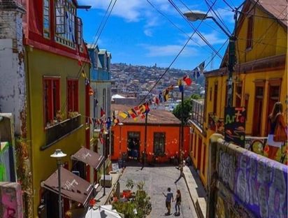 En Valparaíso: Il Paparazzo y su carta de 25 gin, el panorama ideal