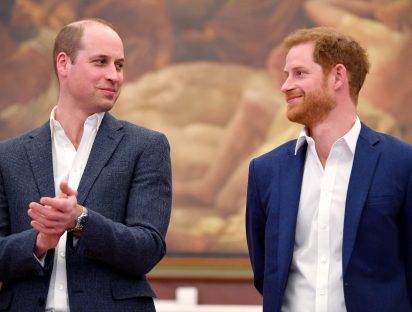 El príncipe Harry bromea con que está “condenado” a quedarse calvo