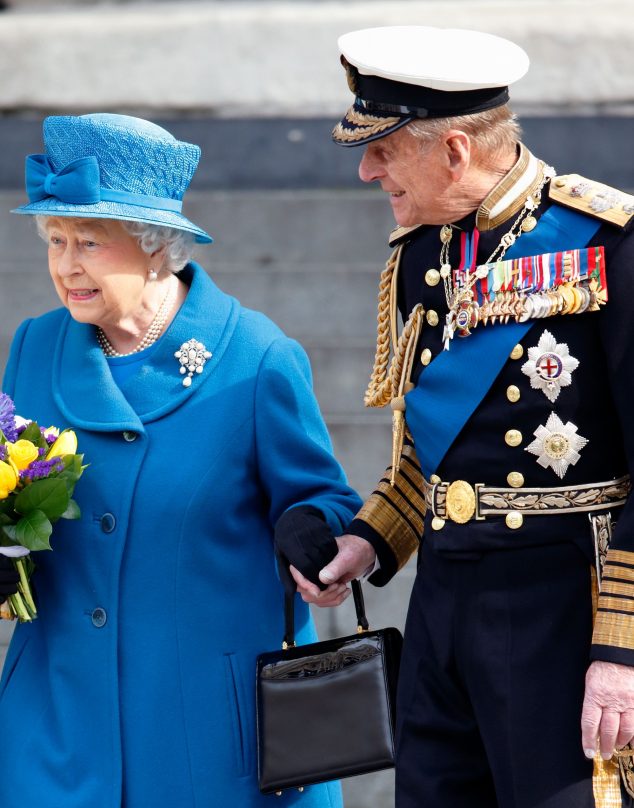 La reina Isabel comparte un emotivo homenaje en el primer aniversario de la muerte del príncipe Felipe