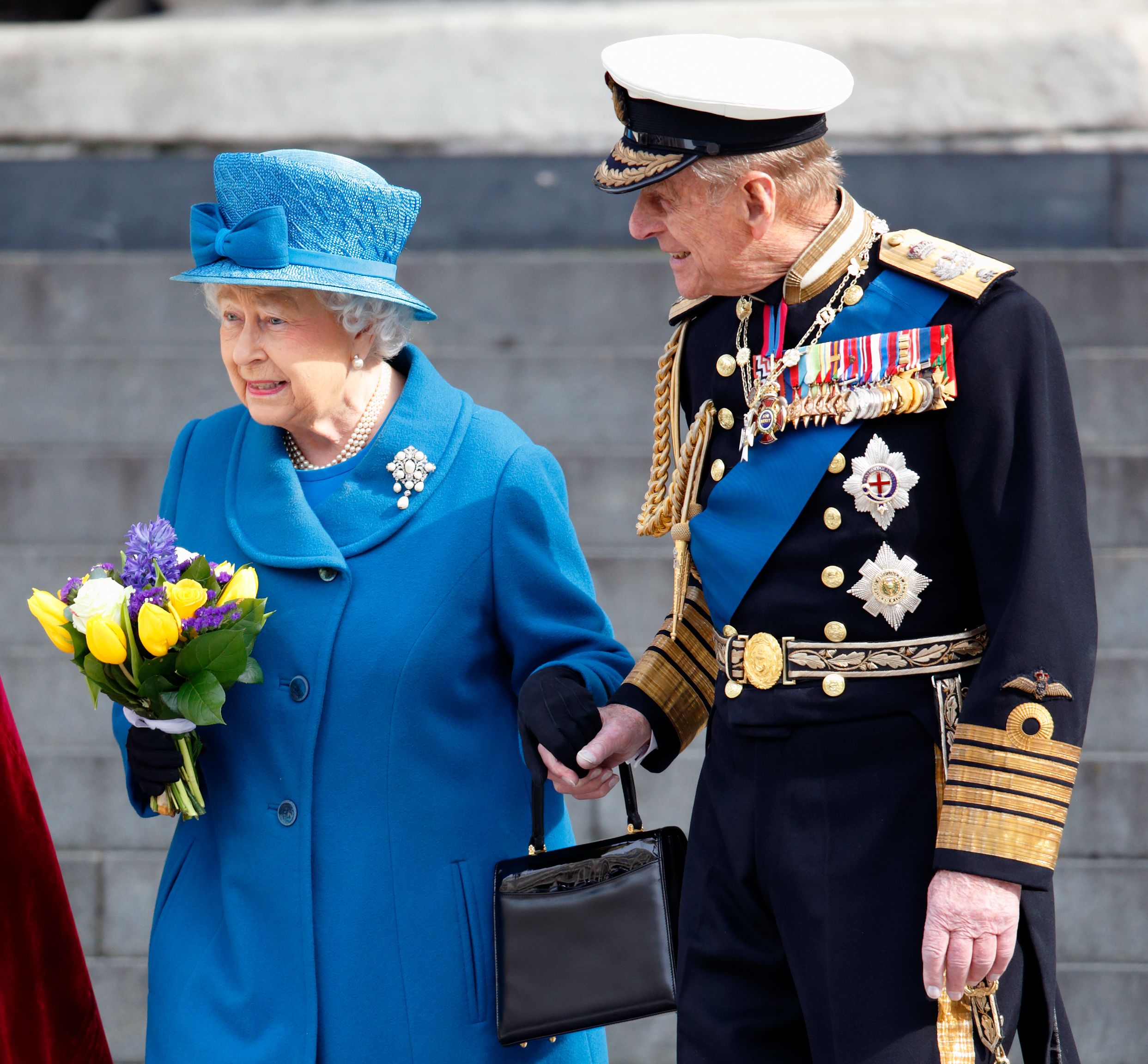 La reina Isabel comparte un emotivo homenaje en el primer aniversario de la muerte del príncipe Felipe