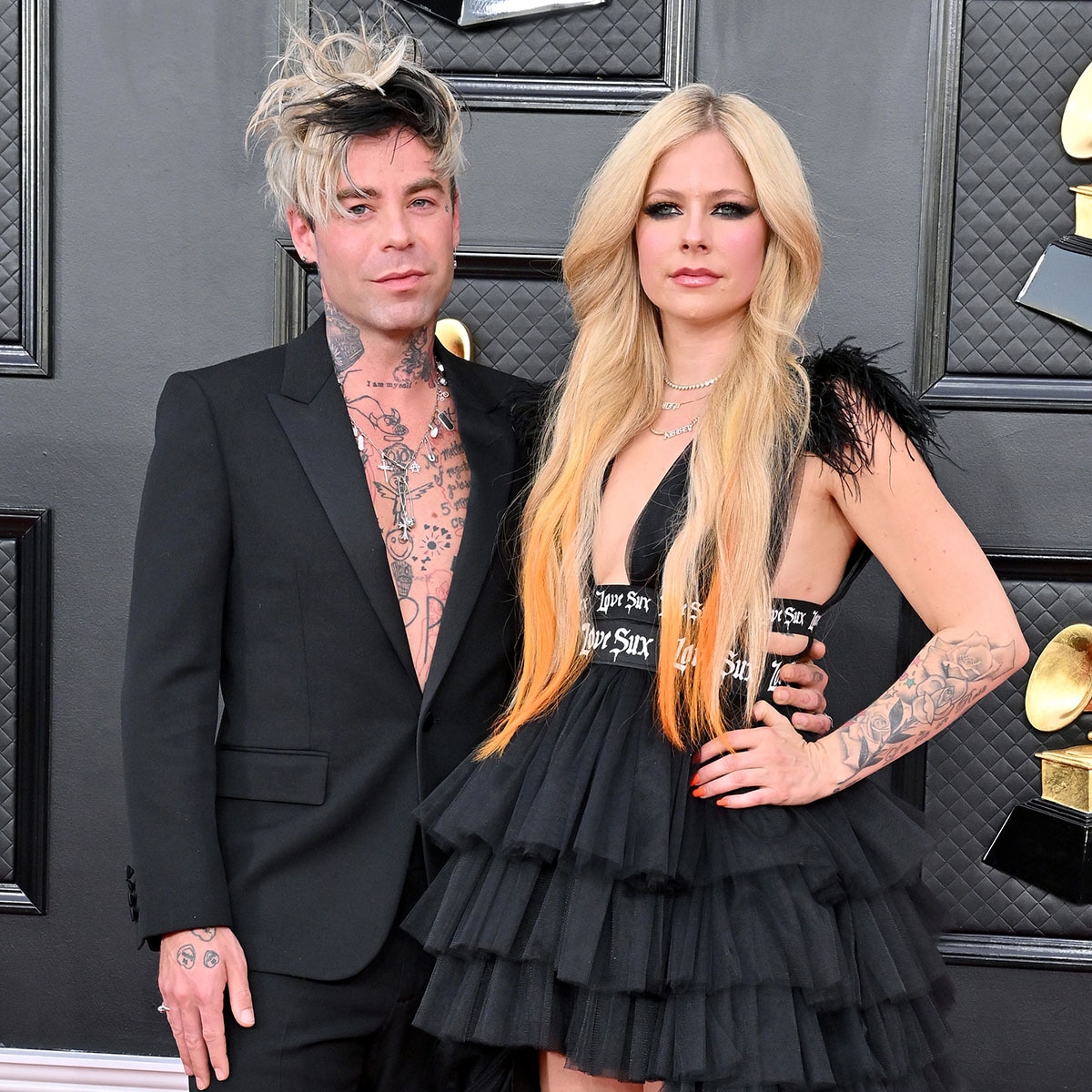 Revista Velvet Avril Lavigne se compromete e se obsesiona