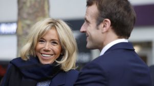 “Mientras estemos juntos los dos”: la historia de Emmanuel y Brigitte Macron