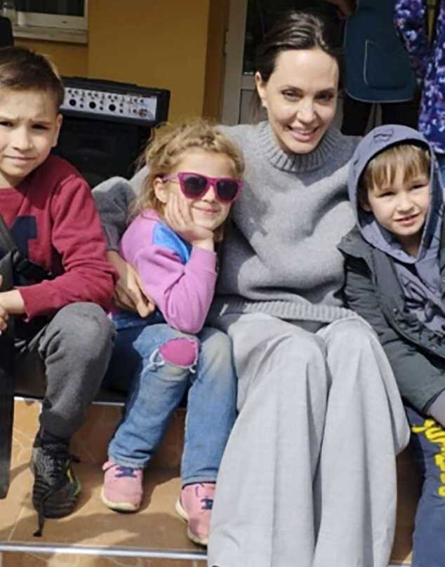 Evacúan a Angelina Jolie por alerta de bombardeo durante su visita a Ucrania