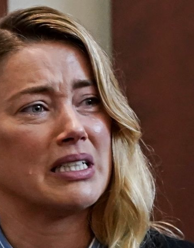 Amber Heard estalla en llanto y confiesa que ha sido “horrible” revivir su matrimonio