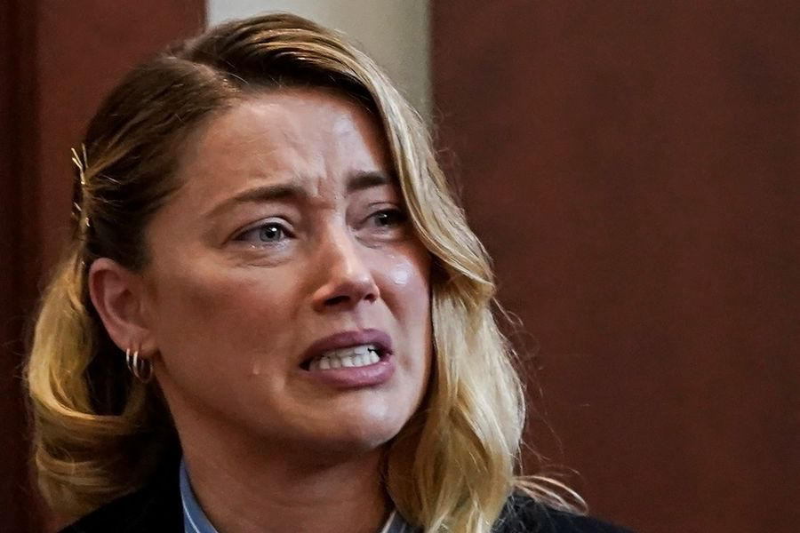 Amber Heard estalla en llanto y confiesa que ha sido “horrible” revivir su matrimonio