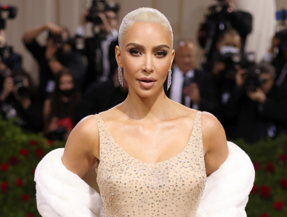 Museos prohíben prestar prendas históricas por culpa de Kim Kardashian