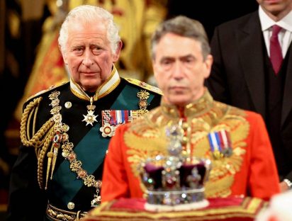 Príncipe Carlos asume el papel de la Reina en la apertura del Parlamento