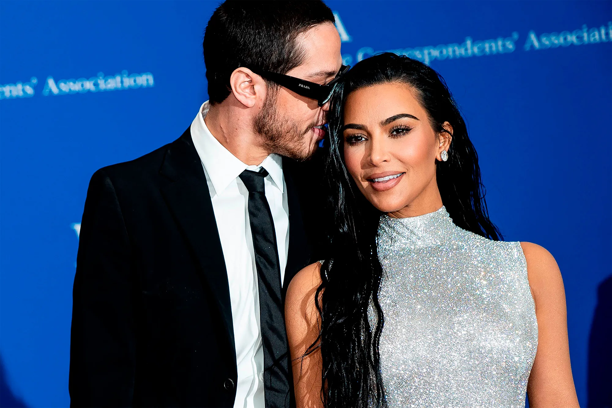 Kim Kardashian y Pete Davidson hacen su debut en la alfombra roja