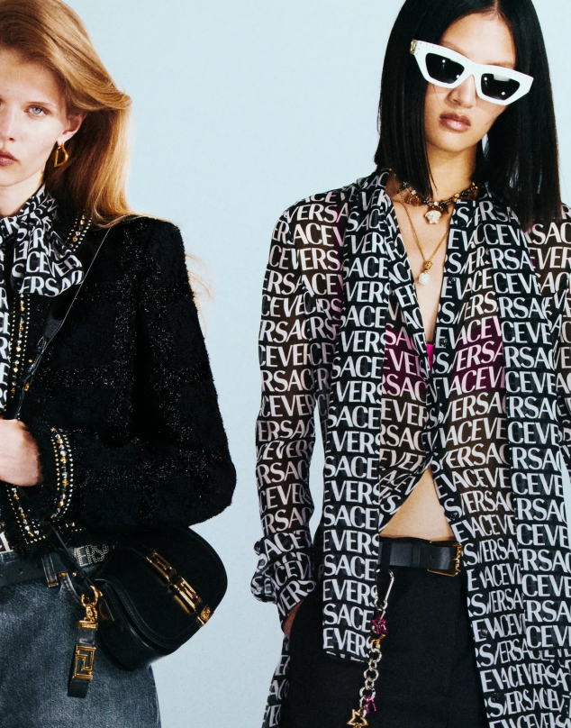 Versace confirma la tendencia de los baggy jeans con su nueva colección