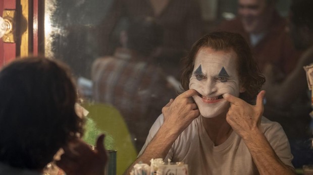 La secuela de ‘Joker’ confirmada con foto de Joaquin Phoenix leyendo el guión