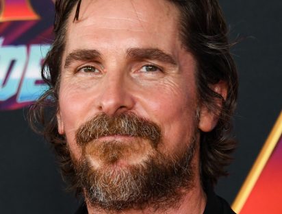 Christian Bale habla de la nueva Thor, de volver a ser Batman y de su “mochileo” por Chile