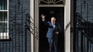 Las polémicas (políticas y amorosas) que hicieron dimitir a Boris Johnson