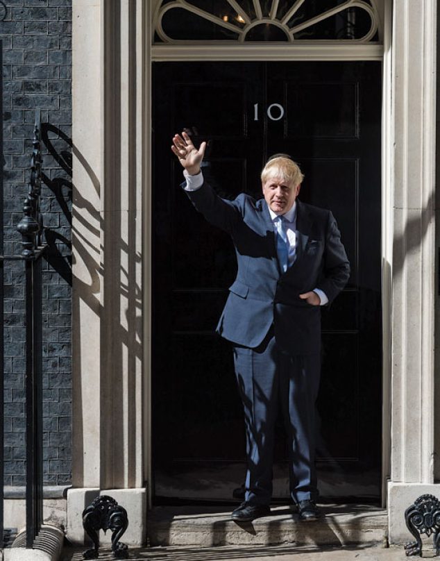 Las polémicas (políticas y amorosas) que hicieron dimitir a Boris Johnson