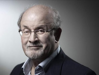 Escritor británico Salman Rushdie es atacado con una puñalada en Nueva York: “las noticias no son buenas”.