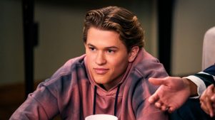 El hijo de Reese Whiterspoon debuta como actor para Netflix