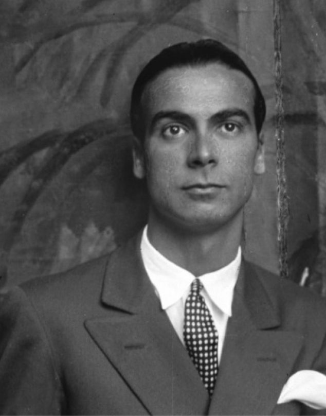 Todo sobre la serie biográfica de Cristóbal Balenciaga para Disney+