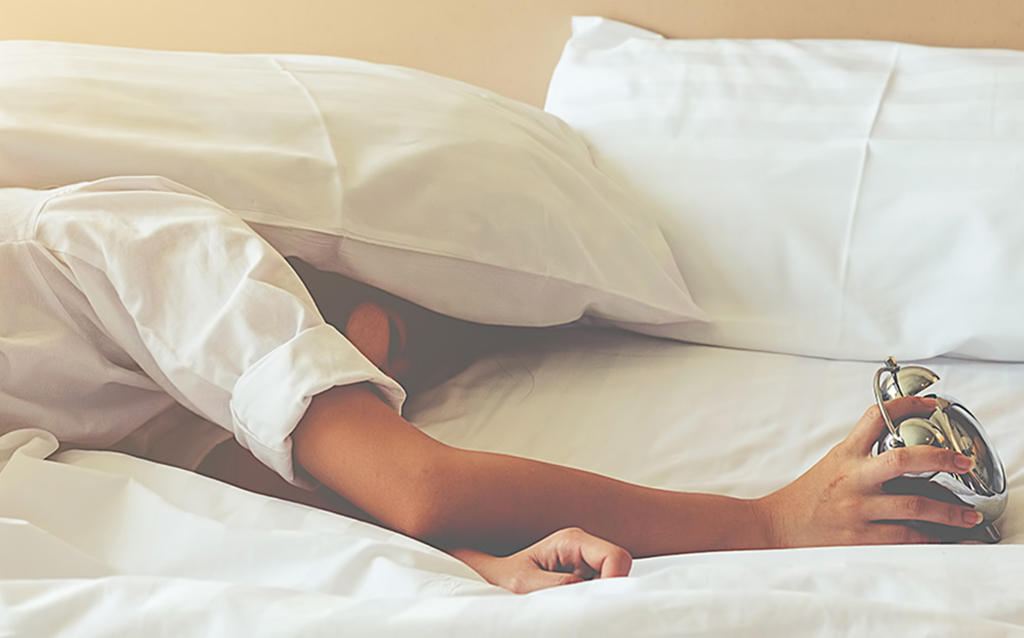 ¿Por qué dormir poco nos hace menos generosos?