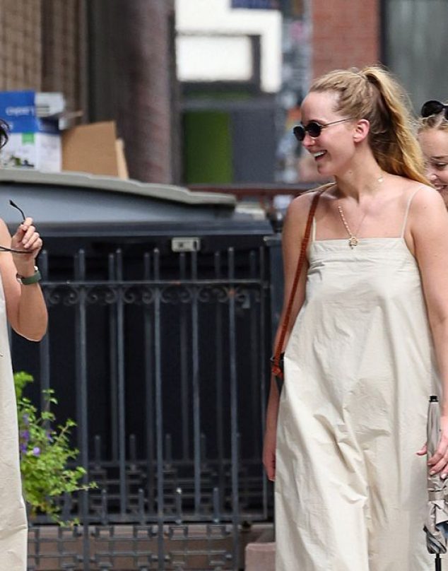 La reacción de Jennifer Lawrence al cruzarse con una mujer vestida igual a ella