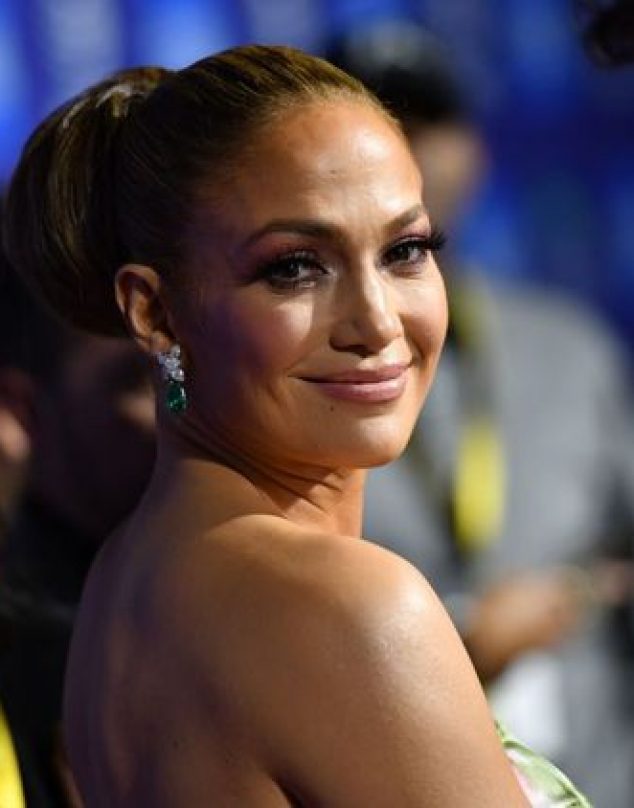 Todo sobre el vestido de novia de Jennifer Lopez